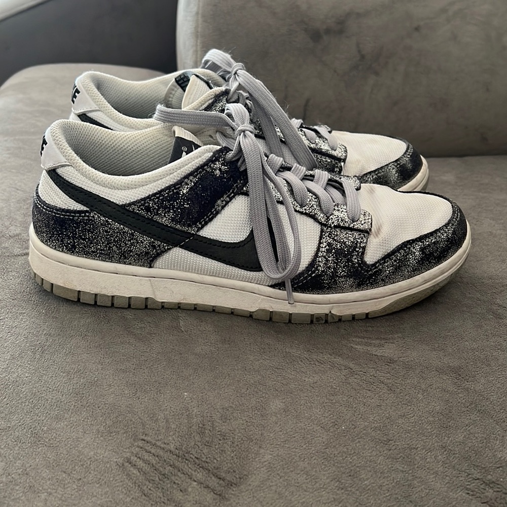 Nike women’s low dunk “golden gals” sneakers 8 white metallic silver black Used